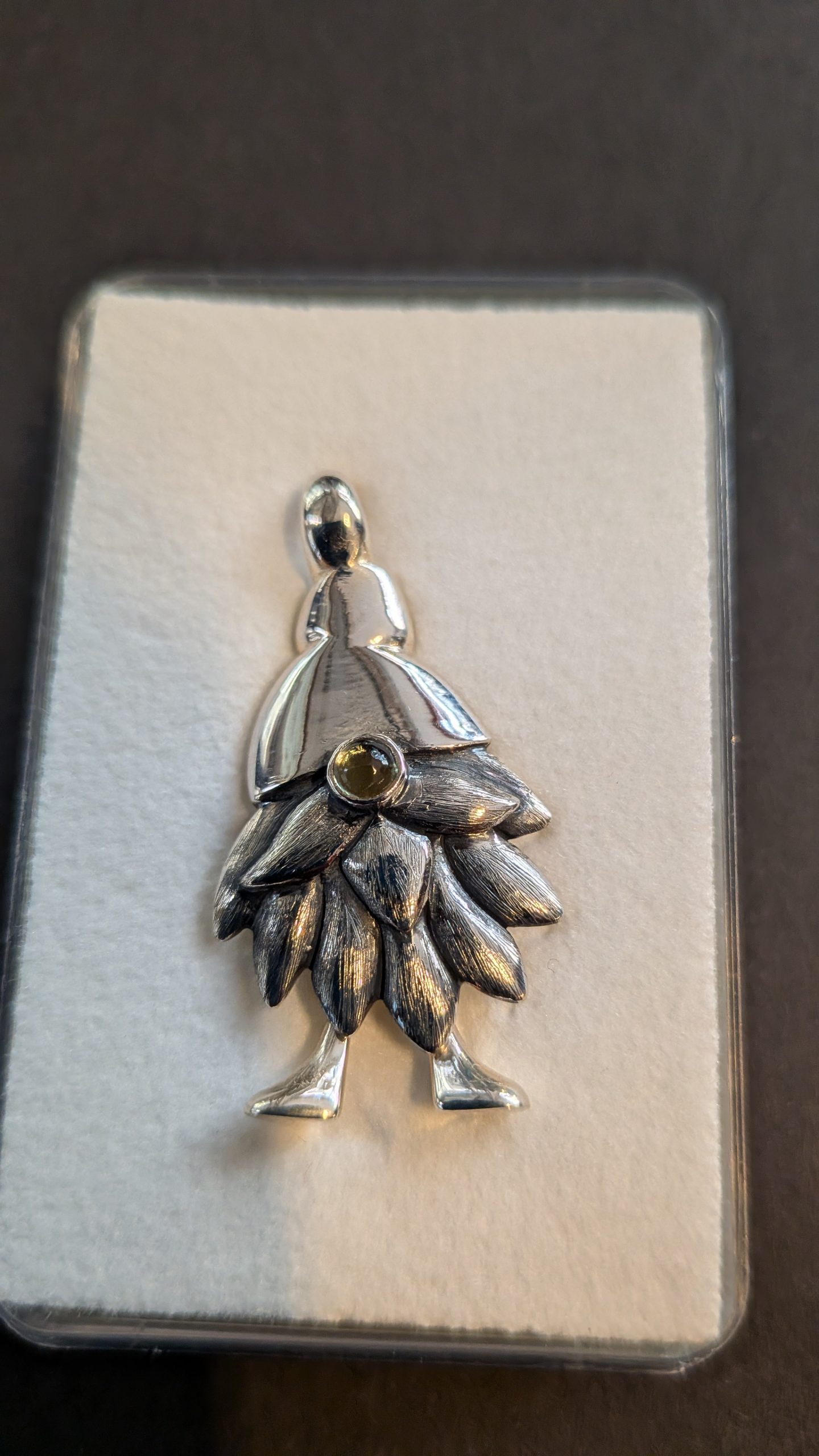 Moldavit Zwerg mit beweglichen Beinen in Silber